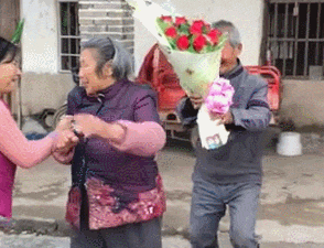 就是|搞笑GIF:姑娘换衣服就是任性,大家赶紧都学着点