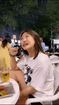 校服|搞笑GIF动图:骚年,你这样做会失去女朋友的