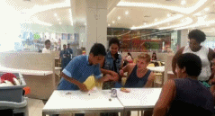 巧妙|哥们伪装的不错啊很巧妙，可是眼睛还是出卖了你