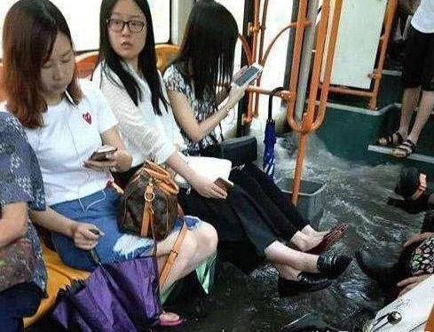 电瓶车|叔叔凭借这辆电瓶车，到达了人生巅峰