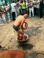 胆子|搞笑GIF：大哥，你的胆子也太大了！竟然挑战这个！