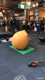 摄影师|搞笑GIF:现在情侣都流行这样骑车了?