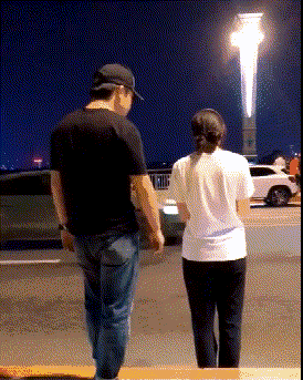 新垣|搞笑GIF：周末在家姿势——新垣躺