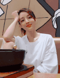 儿子|搞笑GIF：儿子，你为了老婆，这么做真的不值得！