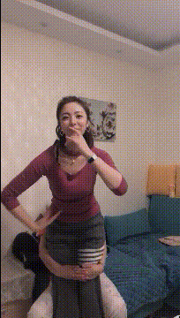 花仙|搞笑GIF趣图:美女，好漂亮的桃花，你是花仙下凡吗？