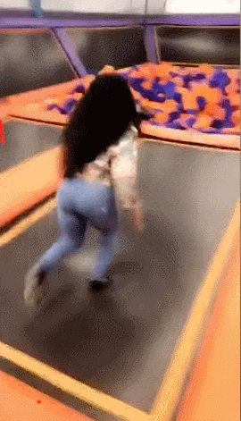 抱歉|搞笑GIF：这是谁家的女朋友，难道是个魔法师