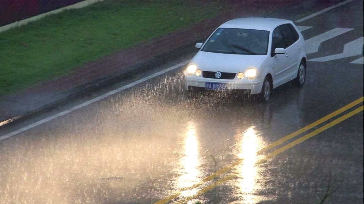 如何保证雨天行车安全也是有技巧的,总结了几条与您