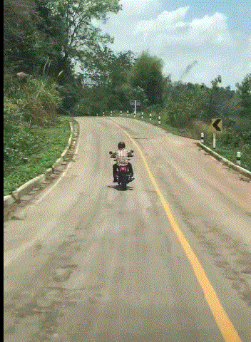 傻子|搞笑动态图GIF: 我妈不让我和傻子玩