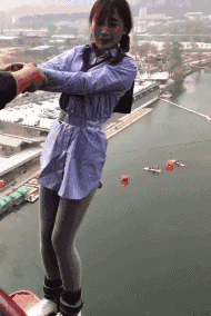 妹子|搞笑GIF：一言不合就劈叉！妹子你故意的吧？