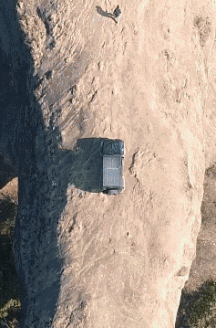 魔镜|搞笑GIF：我今天跟红绿灯一起聚了个餐，不信你看看，好有序的一幕。