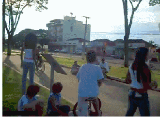 哈哈|带着女朋友还敢这么玩，我估计你即将成为单身狗了，哈哈