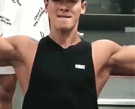 三百六十|搞笑GIF动图：哥们，我被你一身肌肉骗了。。。