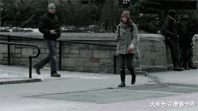 水上漂|搞笑GIF：姑娘，你好厉害啊！我还是算了！做不到！