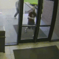 客人|搞笑GIF趣图:这么热情的招揽客人,我不得不来这家了!