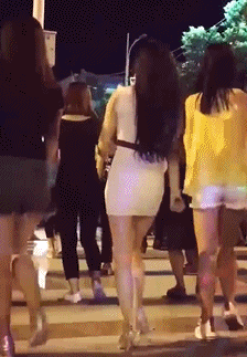 摄影师|搞笑GIF:现在情侣都流行这样骑车了?