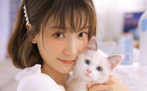 大师|搞笑段子:我们高一有个老师个子很小,长得很像学生!