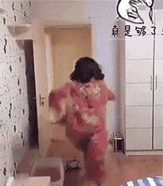 亲热|搞笑GIF：这就是女朋友生气，而你又想亲热时的场景