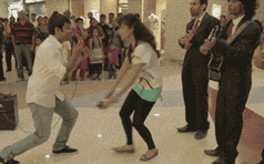 巧妙|哥们伪装的不错啊很巧妙，可是眼睛还是出卖了你