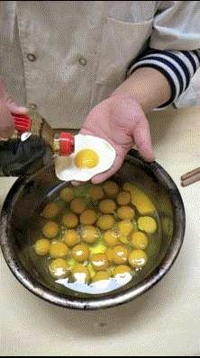 展会|爆笑GIF：展会就是去看妹纸的啊！不然呢