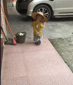 餐巾纸|美女被闺蜜下套吃麻辣餐巾纸,防不胜防!