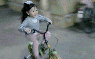 妹子|搞笑GIF趣图：这么多美女，敢问这是哪个单位下班了？