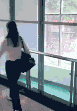 手指甲|搞笑GIF：妹子，赶快剪剪你的手指甲吧