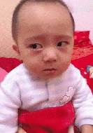 哥们|搞笑GIF：两位姑娘看上去关系不是很好，看眼睛就知道了