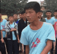 家子|搞笑GIF：看姑娘这身手，绝对是一练家子！