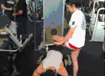 电动车|奇葩！电动车悬在半空中，接连电线杆充电？