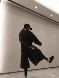 大海|搞笑gif趣图:让你皮,看你怎么拿下来,反正我是不能帮你!