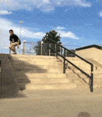 正太|搞笑GIF动图:一星期没有见到过你男朋友的你