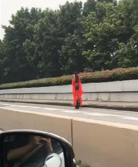 一刻|搞笑gif:下去的那一刻我猛的一紧张