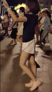 同学|笑话:大哥,反正不是自家的,你倒是用劲啊