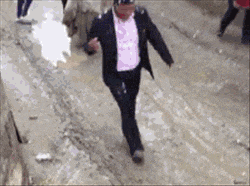 妹子|大哥, 看到你翻车了, 我就放心了, 让你皮