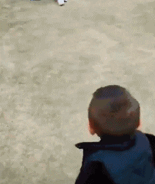 眼熟|搞笑GIF：妹子，你这碗怎么越看越眼熟呢？