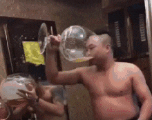 强势|搞笑GIF: 女友很强势, 男人一辈子的痛!