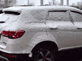 还是|搞笑GIF:天这么冷,汽车都冻得发抖了。我还是不出门了