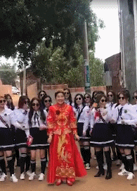 媳妇|搞笑GIF：媳妇的粉丝团，今晚怎么办？