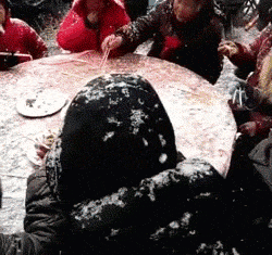 裤兜|爆笑GIF趣图: 男人喝醉了之后感觉整个世界都是他的!