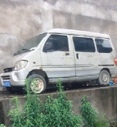 灵性|搞笑GIF:这个刹车就很灵性了！