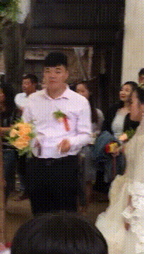 士奇|搞笑gif趣图:啥意思,趁我不能移动欺负我是不