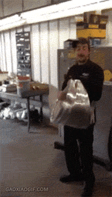 隐身术|搞笑GIF：最强隐身术，看了几遍还找不出破绽！