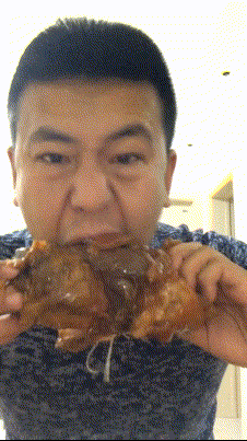 肘子|搞笑GIF趣图:大哥,大肘子虽然好吃,但你这吃相真难看
