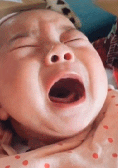 妹子|搞笑GIF：下雨了，下雨了，好大哦