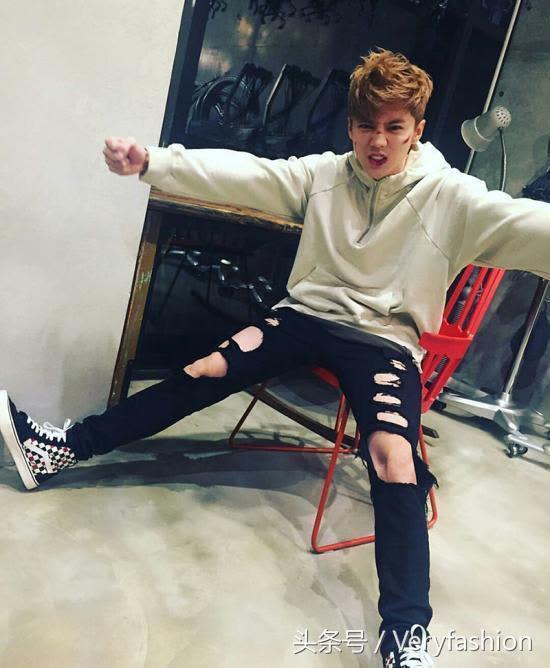 王俊|妈！别再帮我补裤子了！看王俊凯鹿晗这样穿才最fashion
