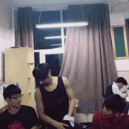 妹子|搞笑GIF：好酷的自行车