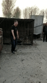 一块|GIF搞笑趣图：说了不让你尝试，不听，这下好了吧！