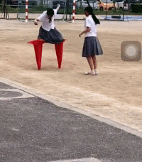 肖邦|趣图 |?? 朋友要买车，找我咨询四驱和两驱的区别。