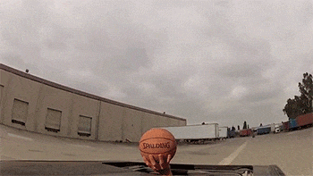 妹子|搞笑GIF趣图：妹子，你的闺蜜可能累了，还是让我来吧！