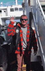 妹子|搞笑GIF趣图:真想娶个妹子,然后靠卖水果度过一生